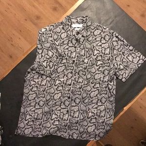 URBAN OUTFITTERS men's button down short sleeve.